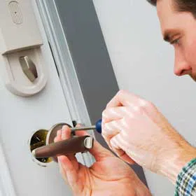 Everett Locksmith Service Everett, MA 617-826-6189 Everett Locksmith Service Everett, MA 617-826-6189
